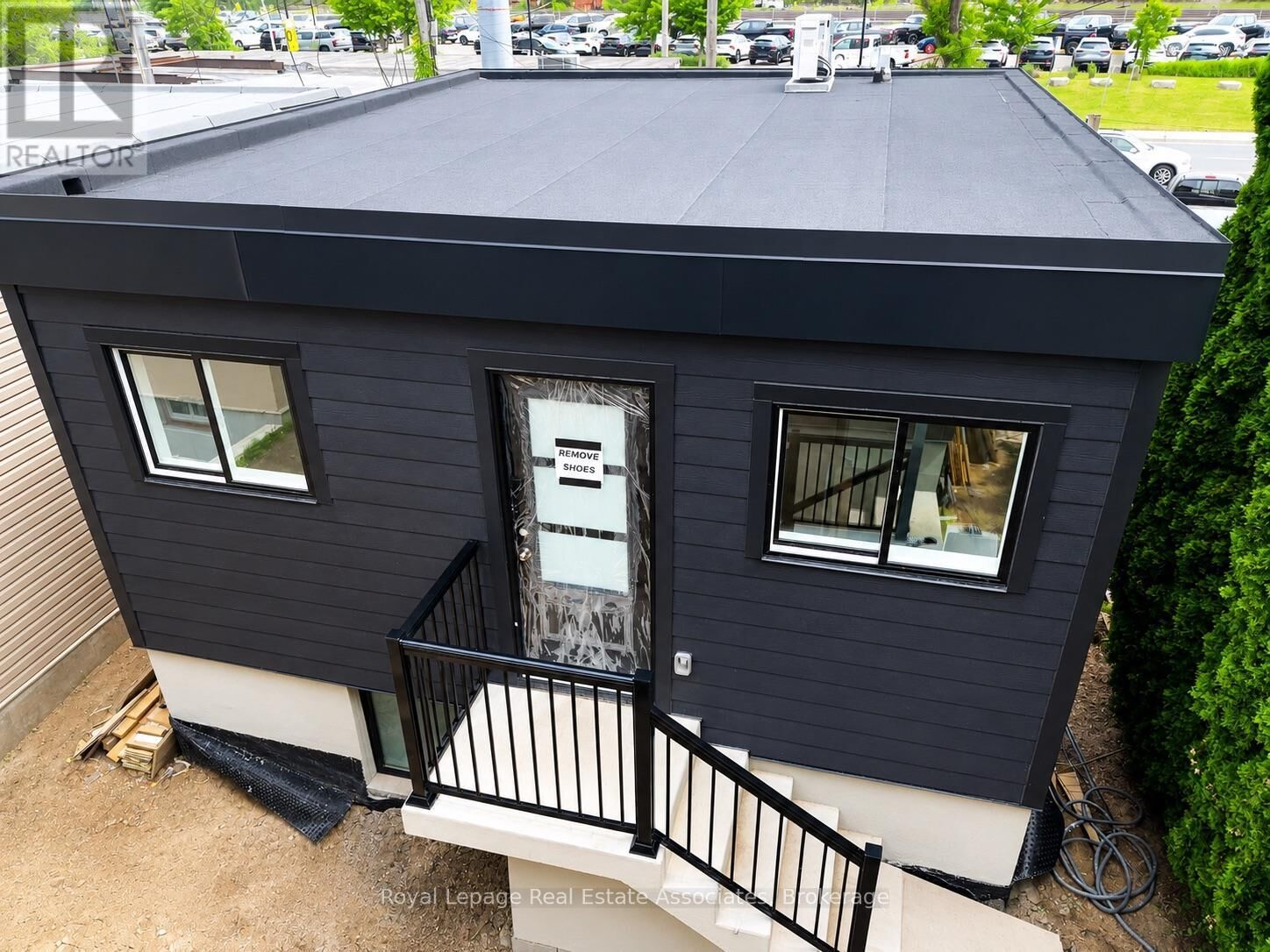 Property Photo: 17 White Avenue 1 ON M6N 1S7