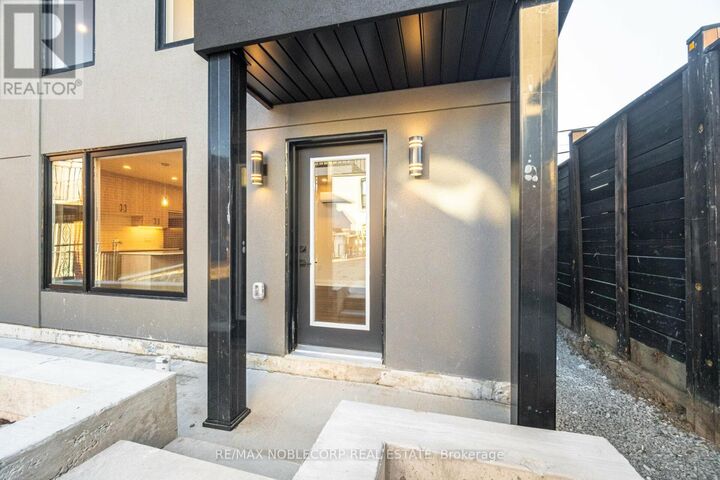 Property Photo:  16 Little Boulevard G-Suite  ON M6E 4N2 