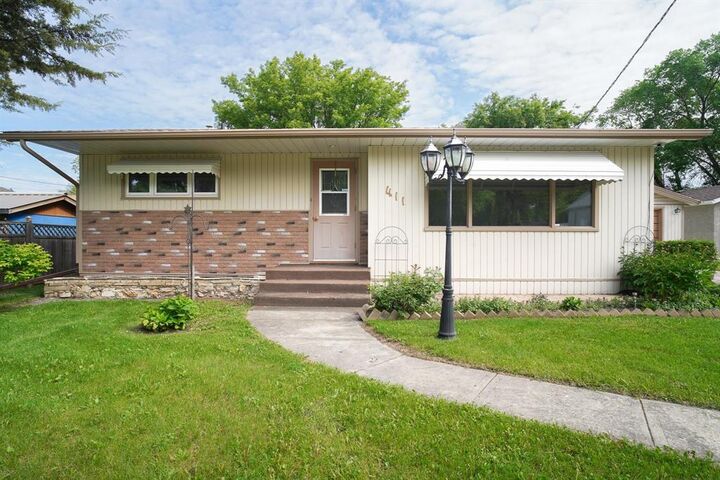 Property Photo: 411 Gertrude Avenue MB R0E 0C0