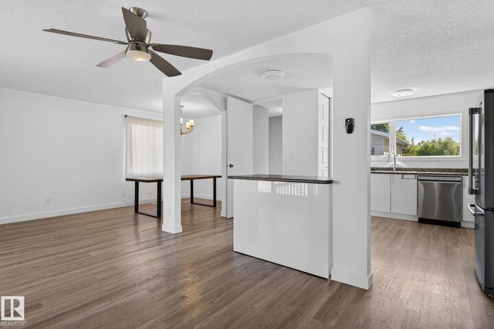 Property Photo:  3119 104 Street NW  AB T6J 3B2 
