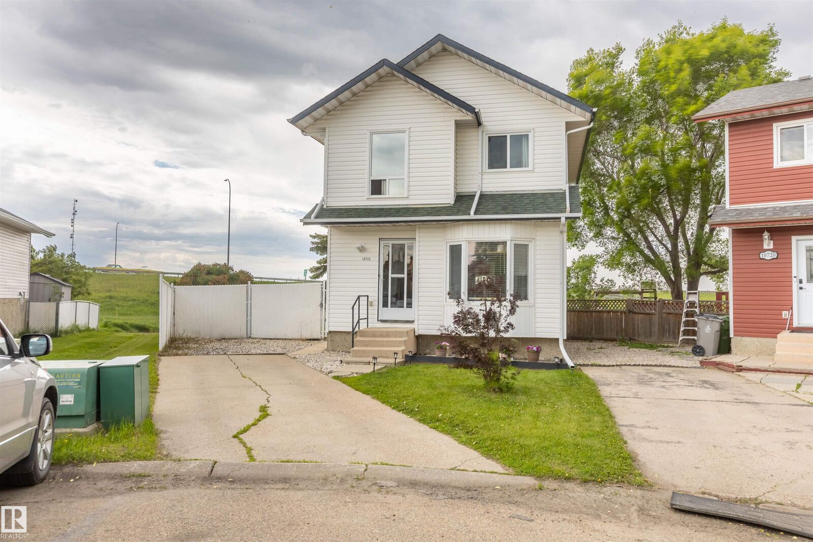 Property Photo:  10722 98 Avenue  AB T8R 1E5 