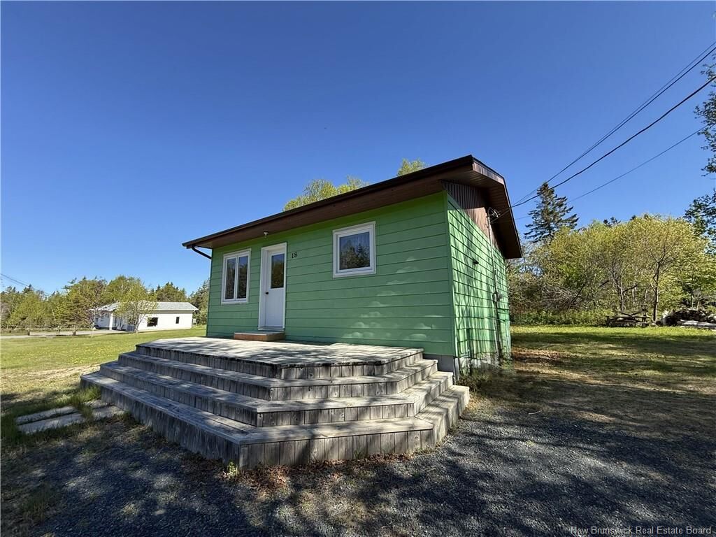 Property Photo:  18 Allée De La Tour  NB E8T 2A3 
