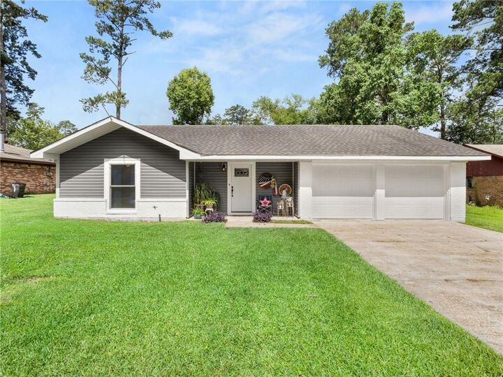 Property Photo:  605 Haynes Drive  LA 70634 