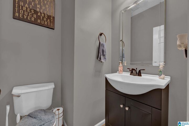 Property Photo: 1937 Live Oak Trace AL 35235