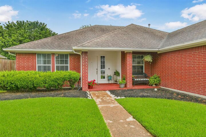 Property Photo:  203 Green Isle Avenue  TX 77539 