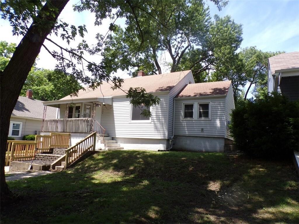 Property Photo: 1208 Olive Street KS 66048