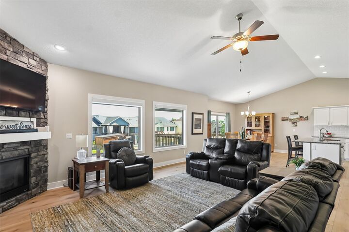 Property Photo:  1309 NW 5th Street  IA 50111 