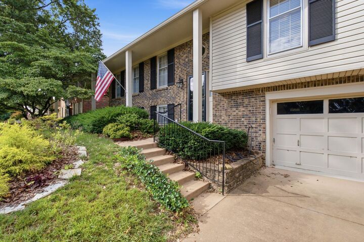 Property Photo:  2044 Bamboo Drive  KY 40513 