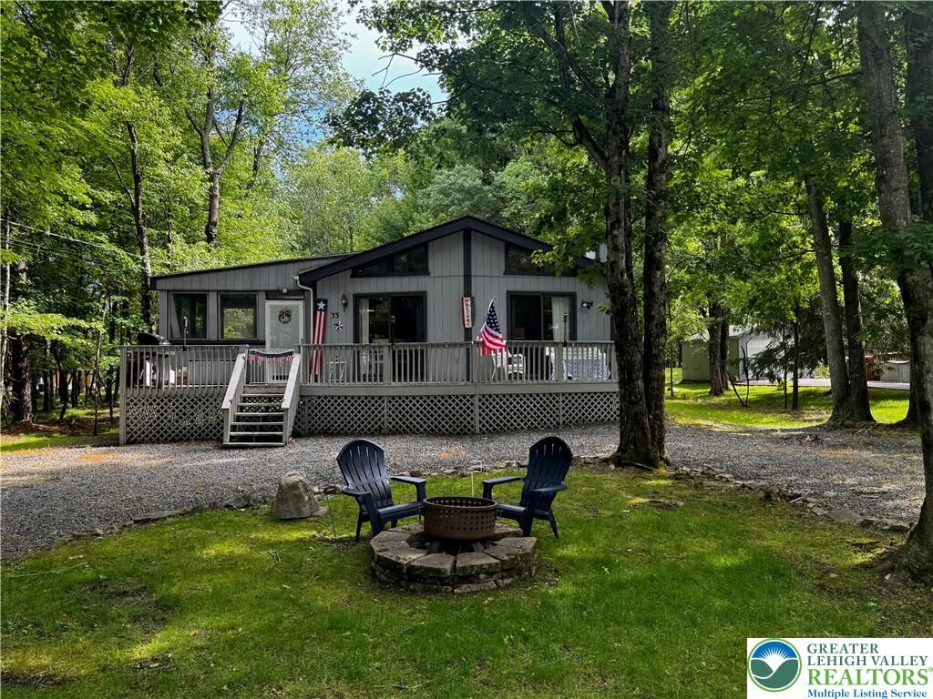 Property Photo: 33 Eliot Lane PA 18210