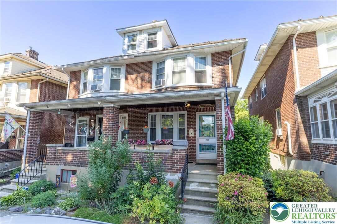 Property Photo:  1207 Maple Street  PA 18018 
