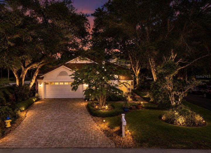 Property Photo:  5204 Green Forest Court  FL 33647 