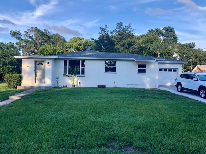 Property Photo: 11 N Crest Avenue FL 33755