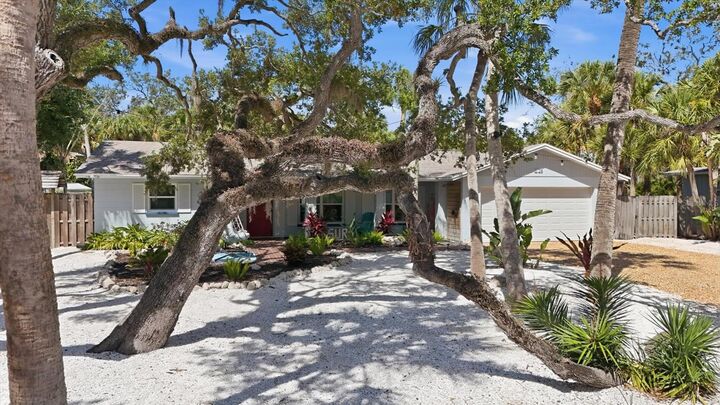 Property Photo:  5128 Oxford Drive  FL 34242 