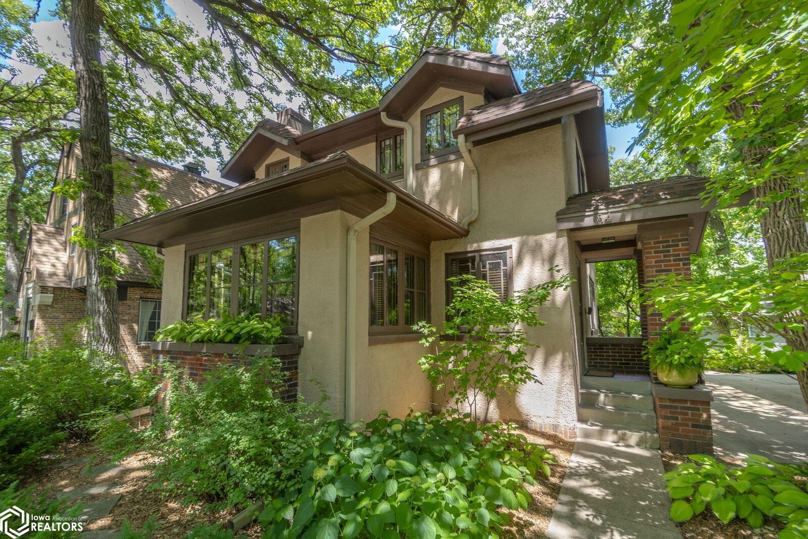 Property Photo: 84 Linden Drive IA 50401
