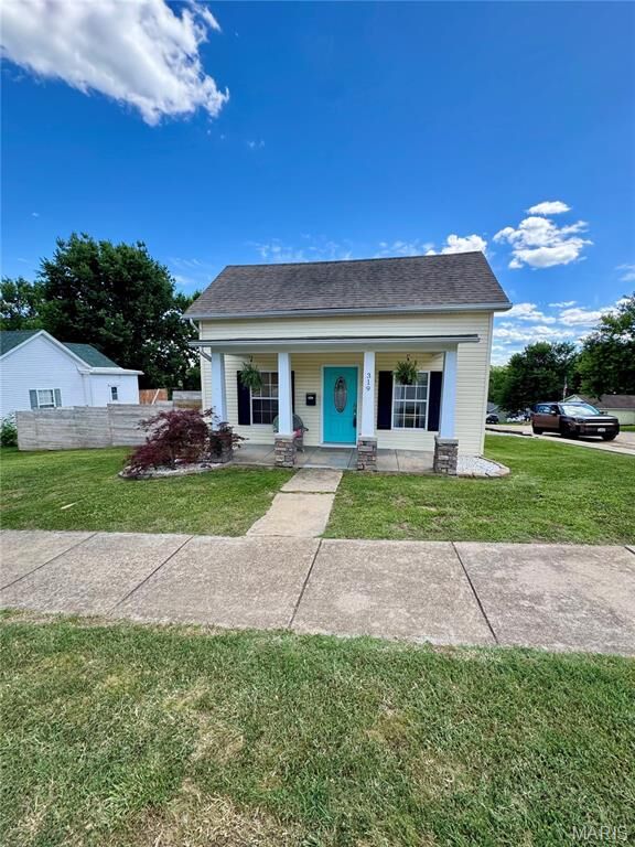Property Photo: 319 W Miller Street MO 63020