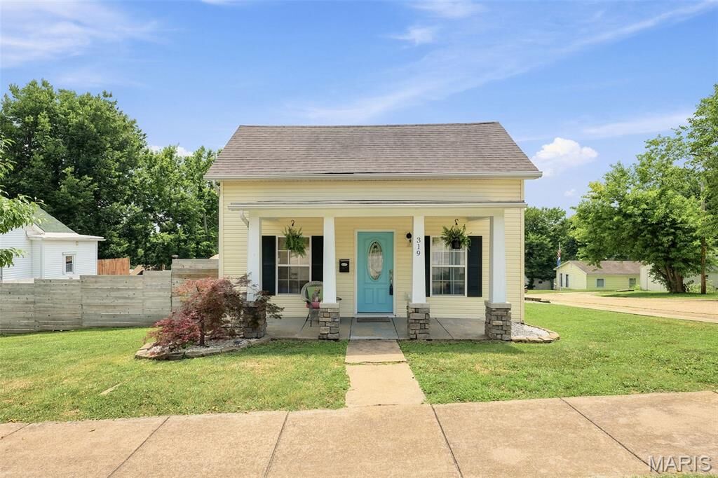 Property Photo: 319 W Miller Street MO 63020