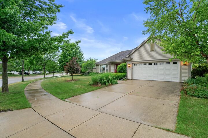 Property Photo:  1718 Tumbleweed Cir  WI 53095 