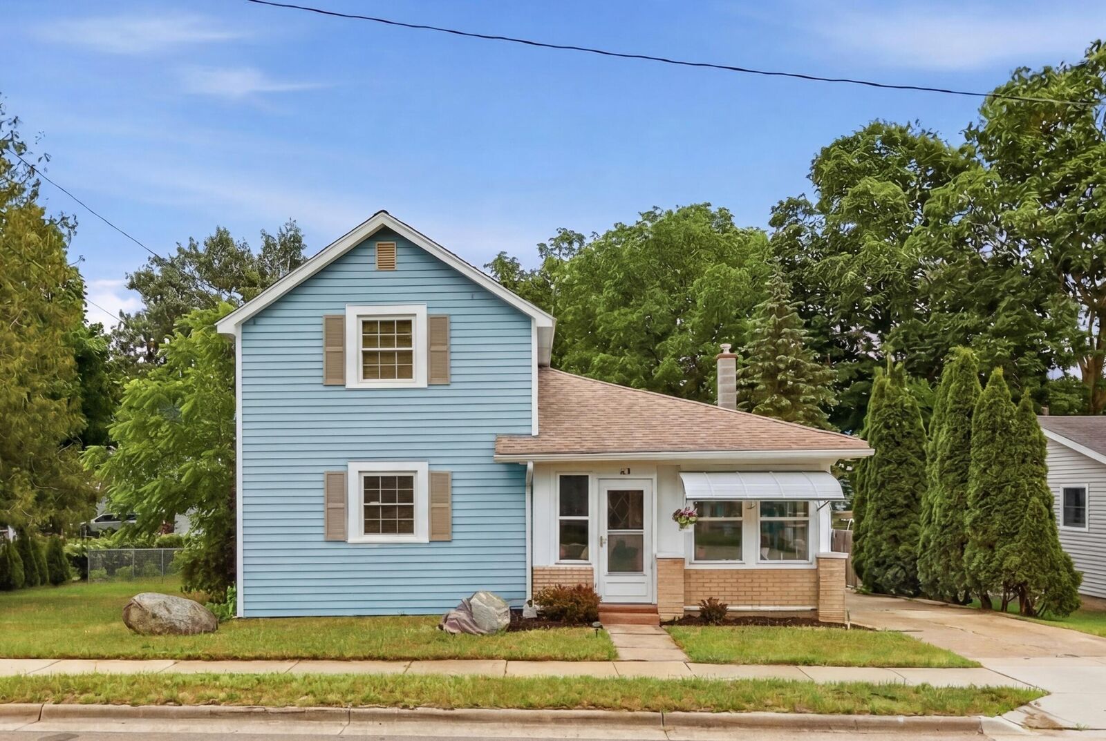 Property Photo: 419 N Monroe Street SE MI 49331