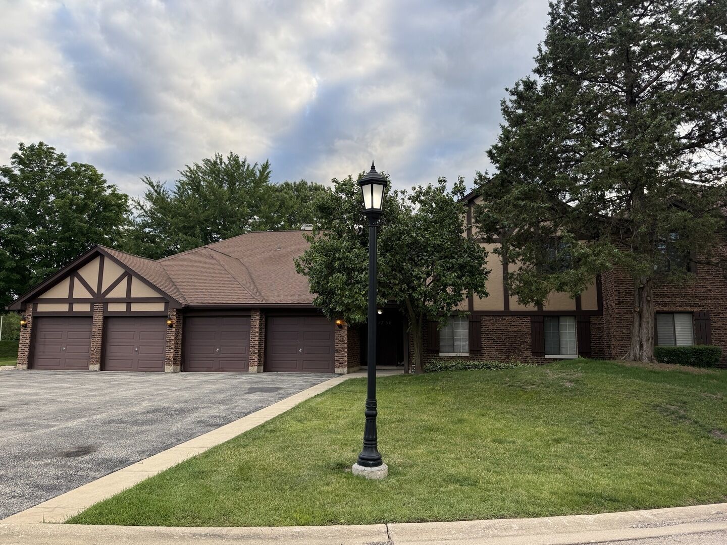 Property Photo: 1756 Plymouth Court B IL 60189