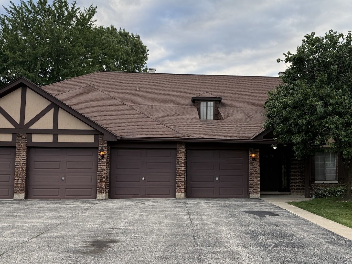 Property Photo: 1756 Plymouth Court B IL 60189