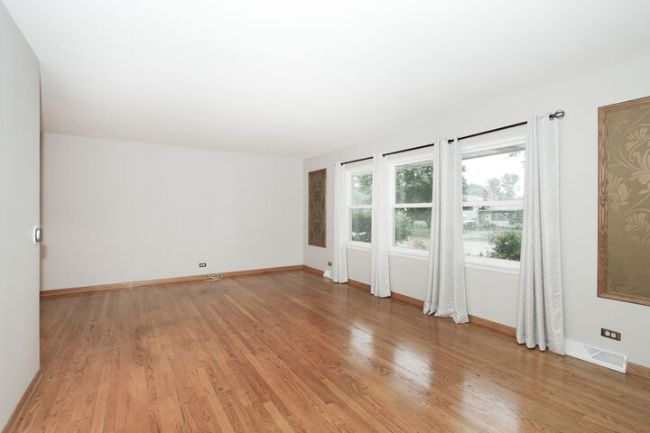 Property Photo:  329 Tupelo Avenue  IL 60540 