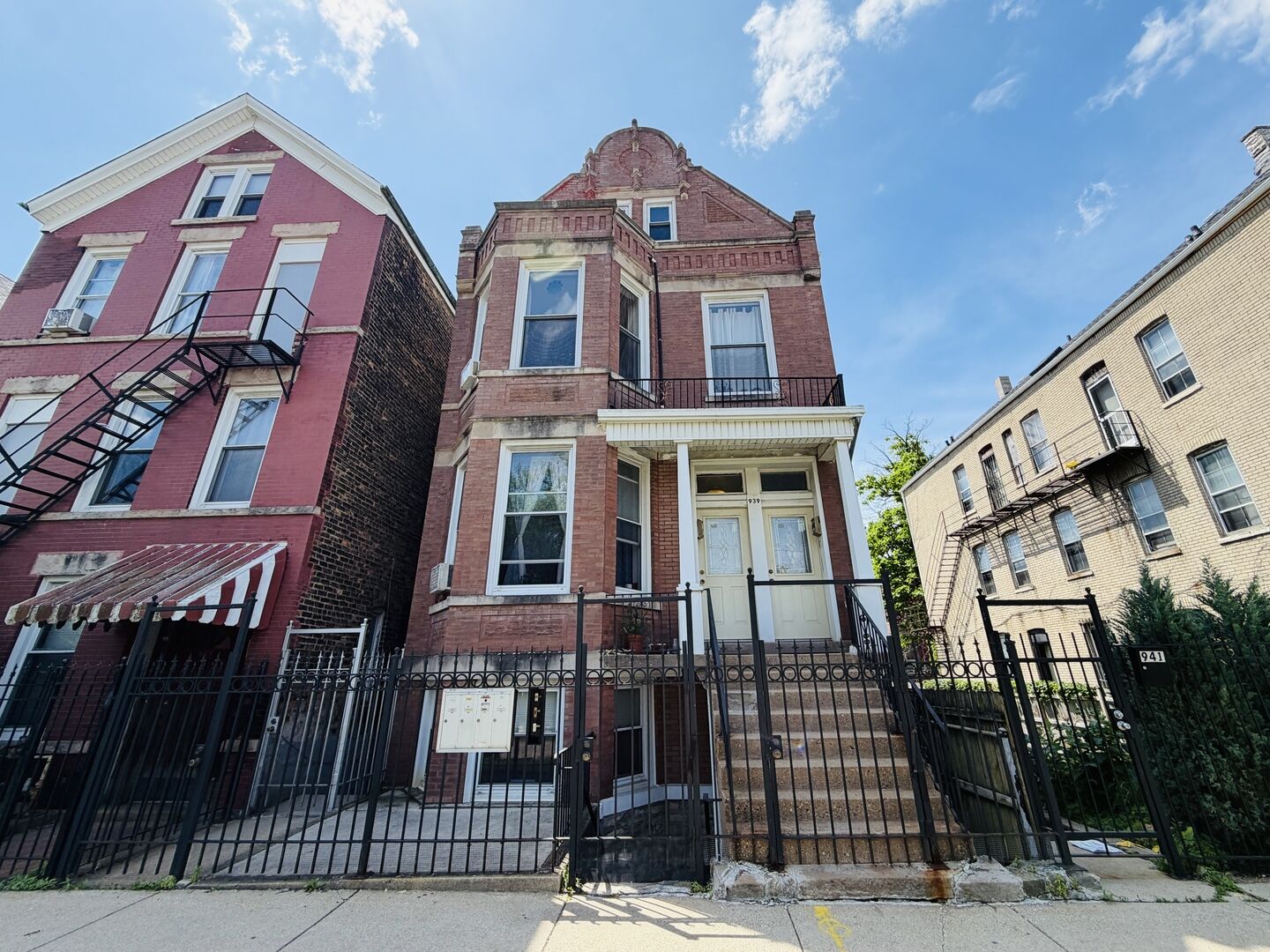 Property Photo:  939 W 32nd Street  IL 60608 