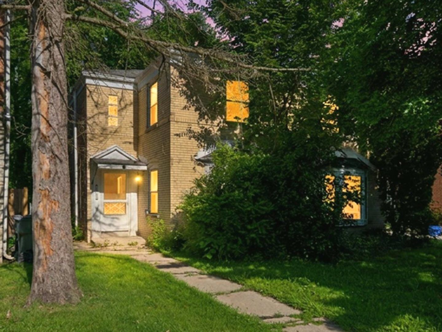 Property Photo: 6434 N Kimball Avenue IL 60712