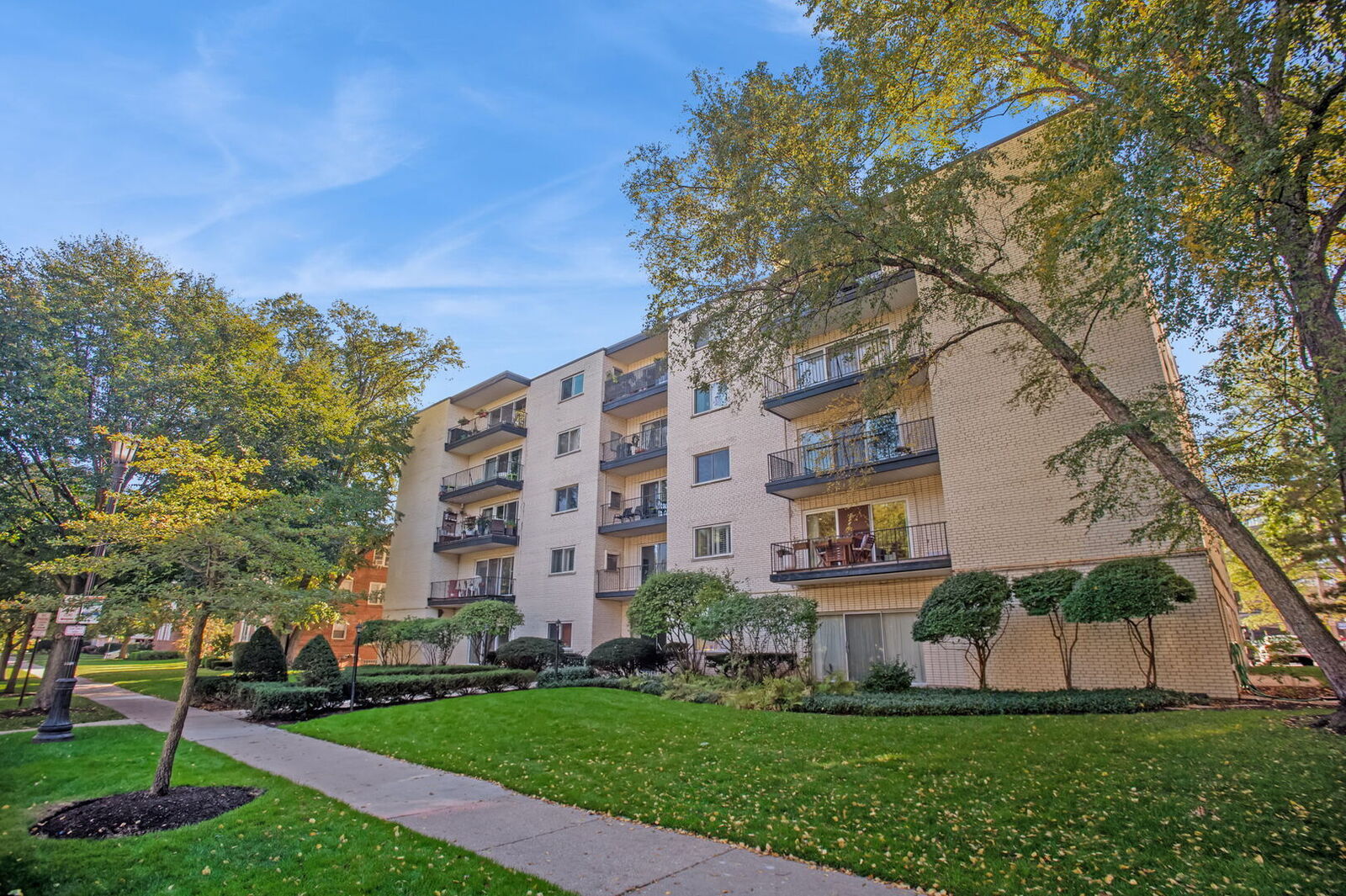 Property Photo:  820 Oakton Street 2A  IL 60202 