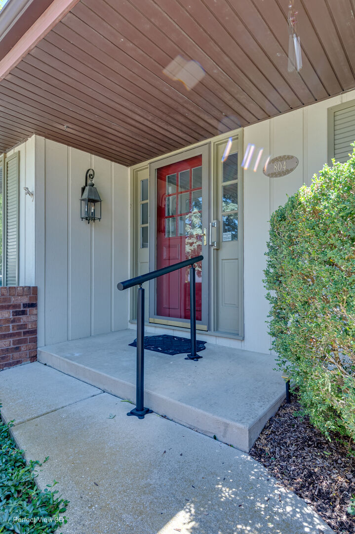 Property Photo: 804 Manchester Street IL 60563