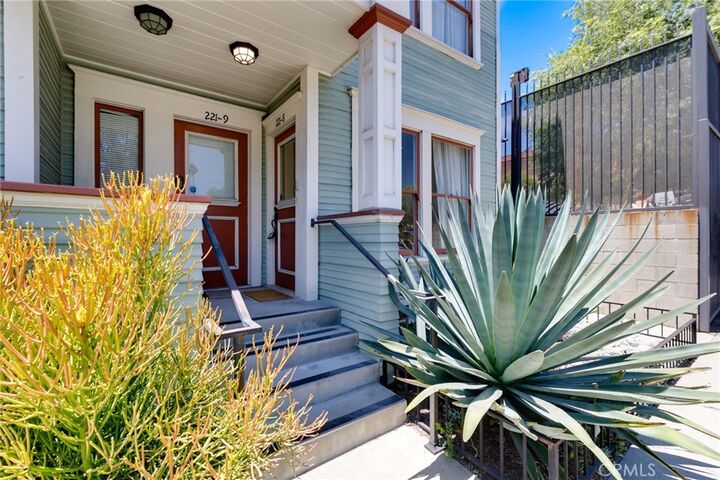 Property Photo: 221 N Raymond 8 CA 91103