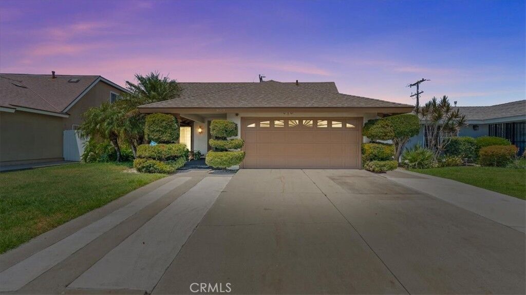Property Photo: 809 E Cyrene Street CA 90746