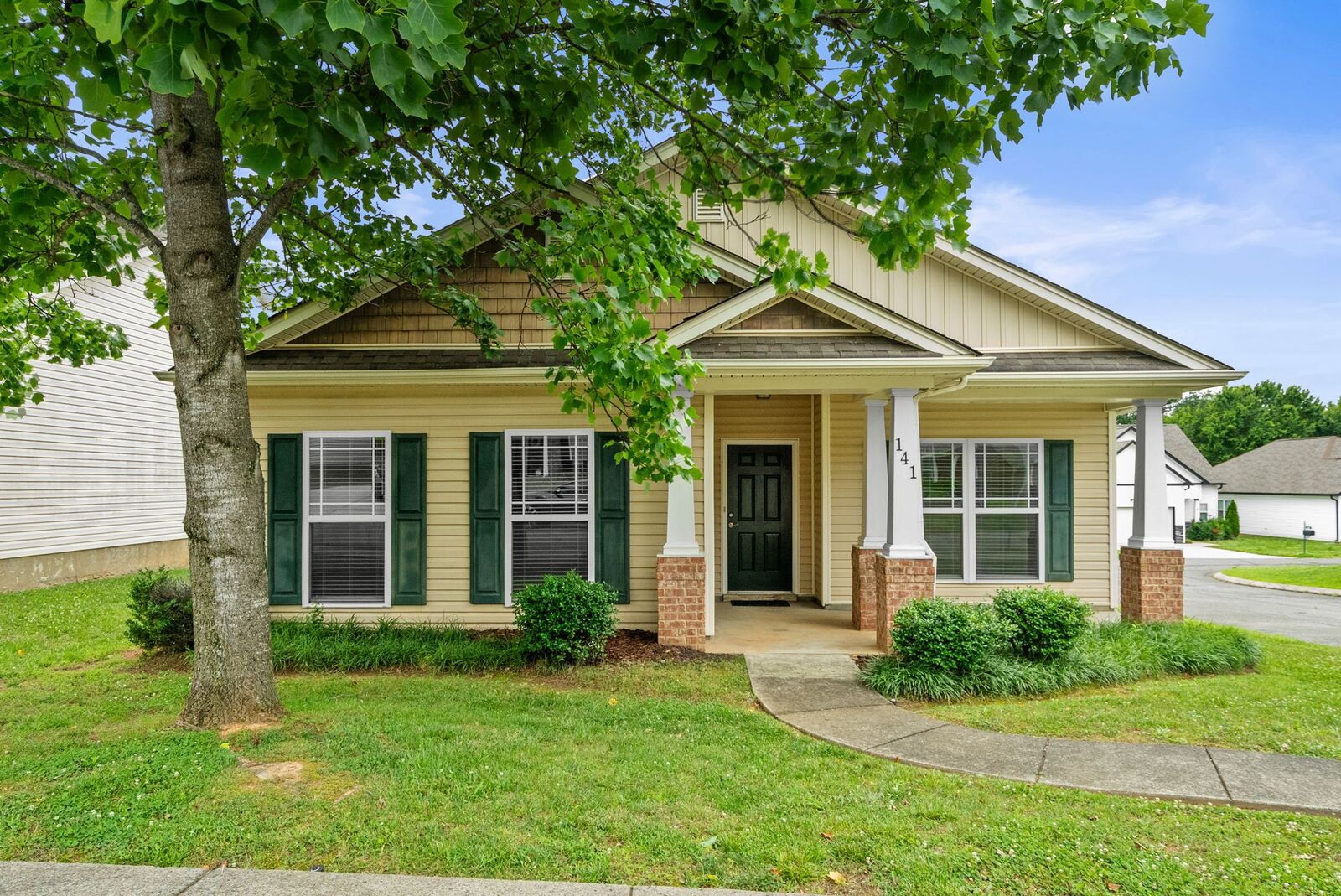 Property Photo: 141 Dimaggio Dr TN 37172