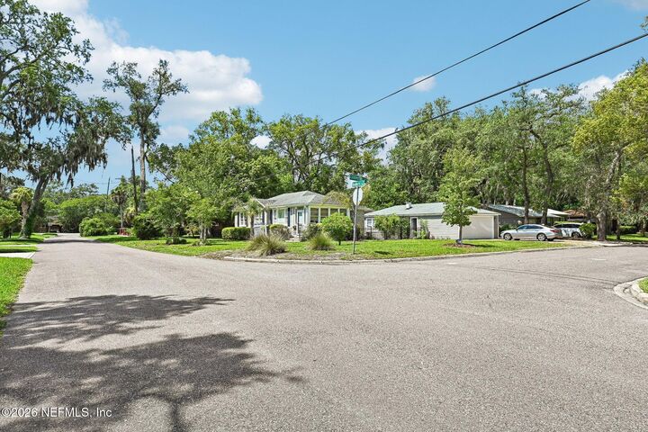 Property Photo:  1936 Woodmere Drive  FL 32210 