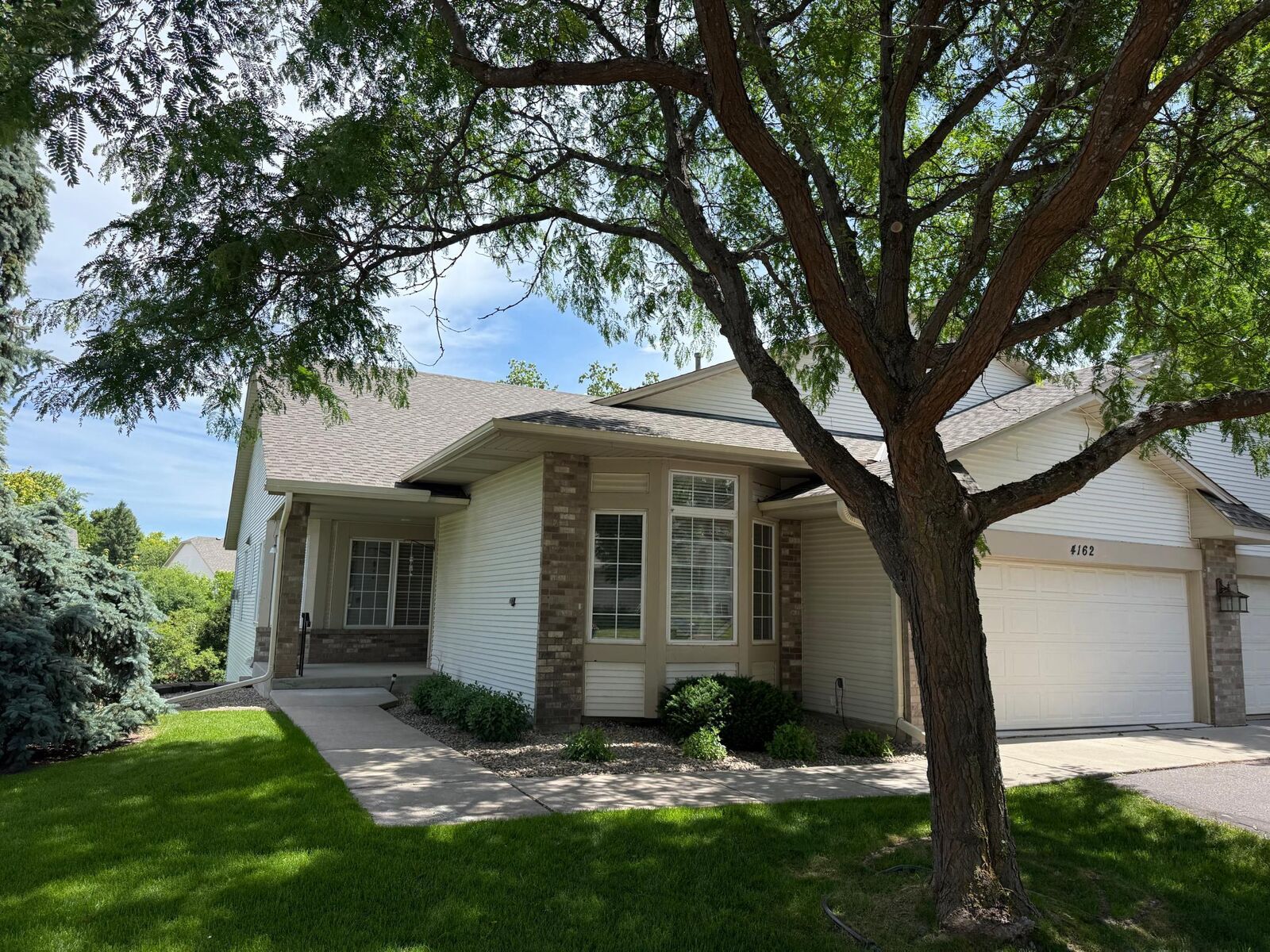 Property Photo: 4162 N Black Oaks Ln N MN 55446