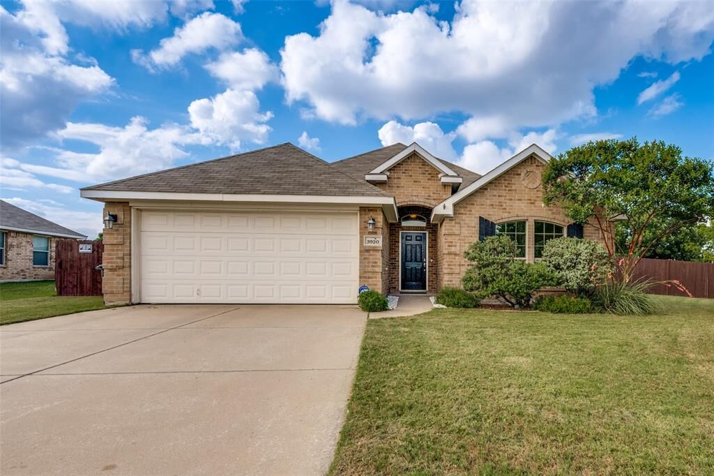Property Photo: 3920 Bonita Springs Drive TX 76123