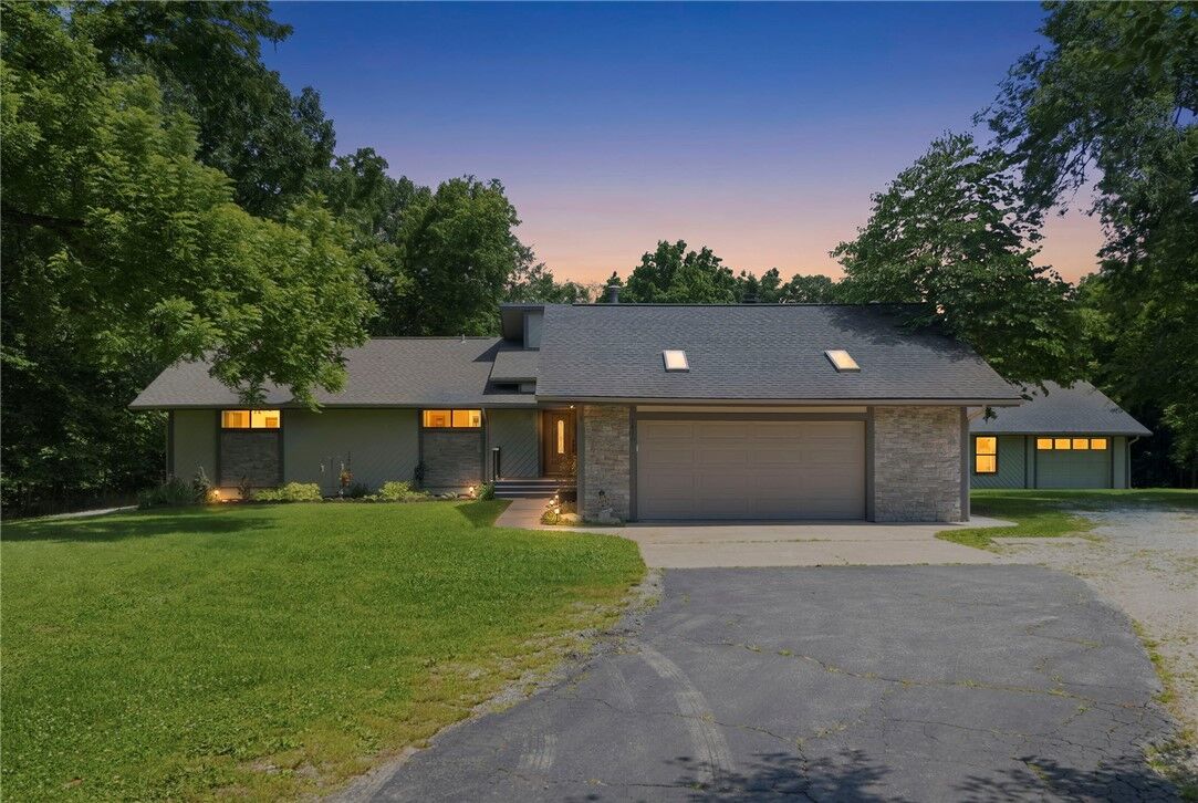 Property Photo:  1410 E Walnut Street  AR 72756 
