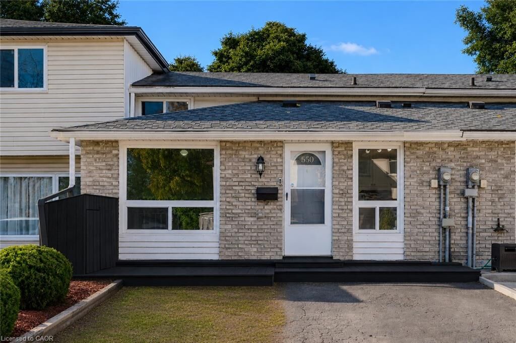 Property Photo:  550 Parkview Crescent  ON N3H 4X7 