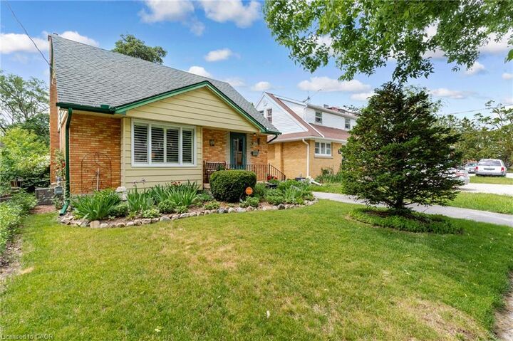 Property Photo:  34 Sixth Avenue  ON N2C 1R1 