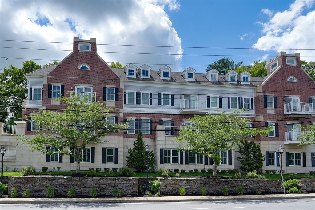 Property Photo:  235 Cambridge Street 202  MA 01803 