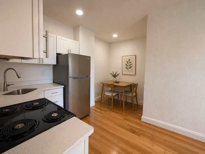 Property Photo:  8 Kenwood St 6  MA 02124 