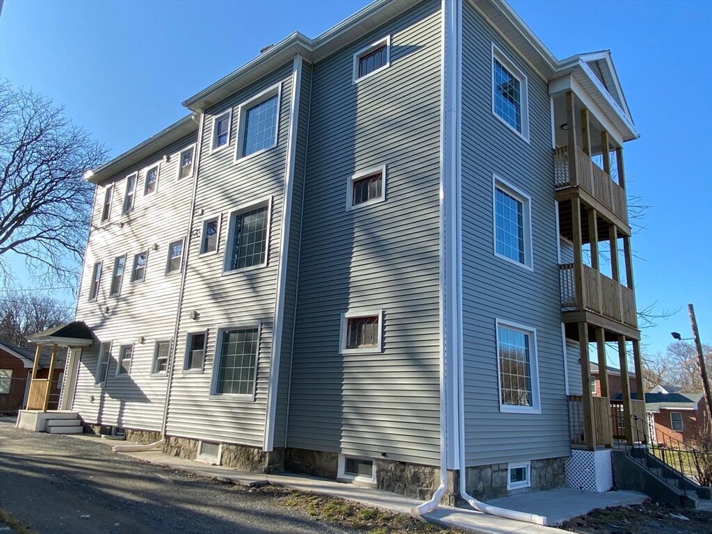 Property Photo:  86 Houghton St  MA 01604 
