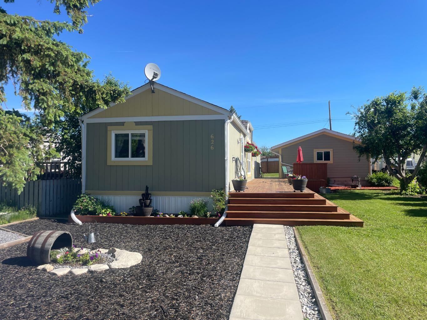Property Photo: 626 3 Avenue AB T0J 0B0