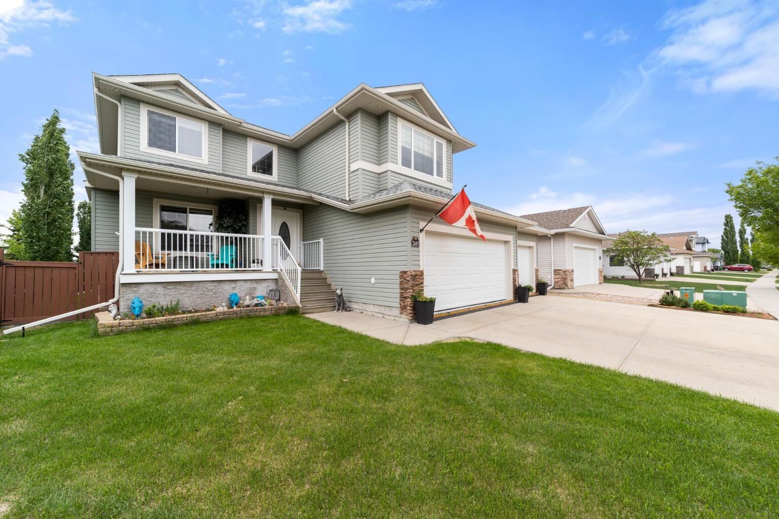 Property Photo:  2605 57 Street  AB T4V 1T2 