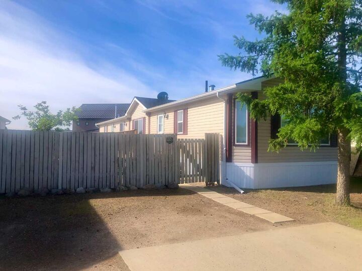 Property Photo: 9 Driftwood Drive AB T0H 1Z0