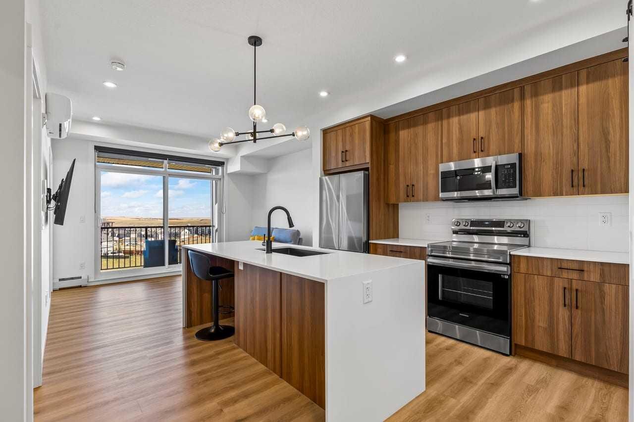 Property Photo:  50 Sage Hill Walk NW 404  AB T3R 2E8 