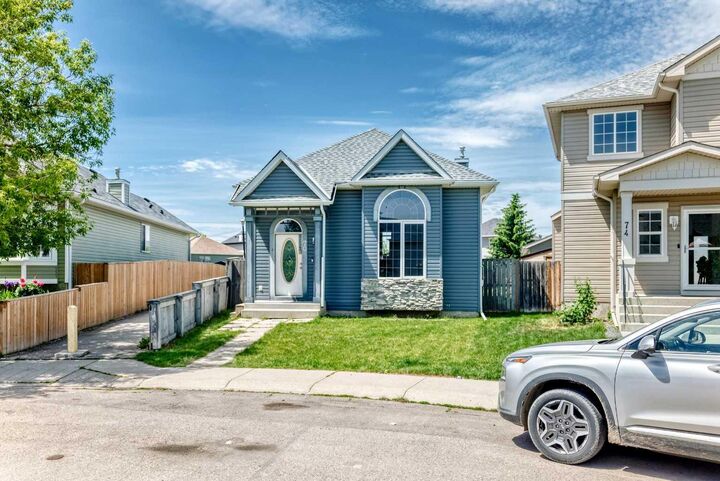 Property Photo: 70 Coville Square NE AB T3K 5E4