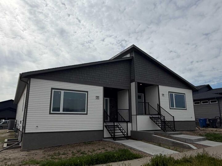 Property Photo: 29 Sierra Green SW AB T1B 0R5