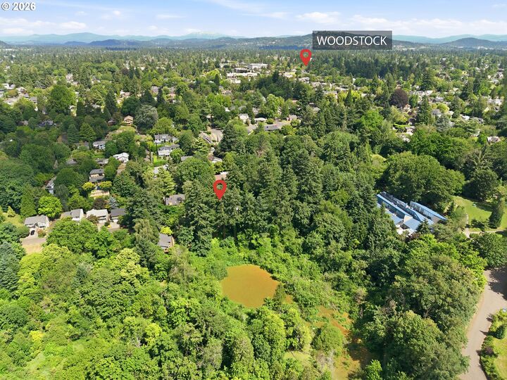 Property Photo: 3700 SE Ellis St OR 97202