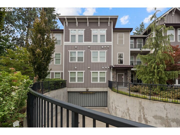 Property Photo:  1258 NW Shattuck Way 308  OR 97030 