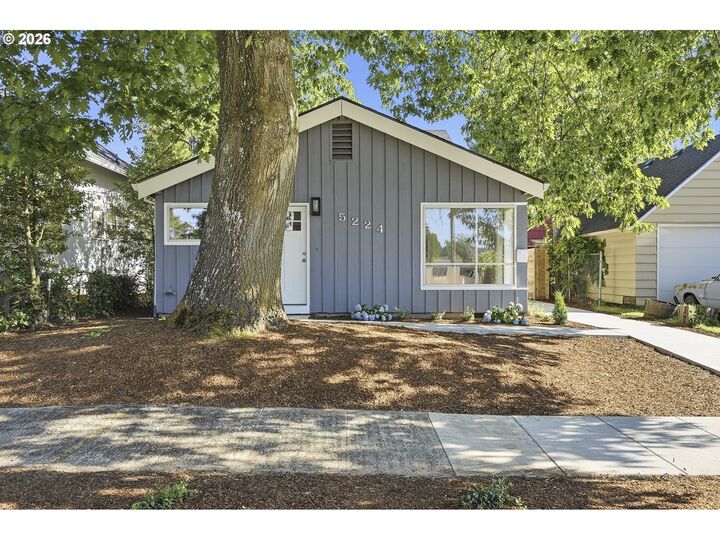 Property Photo:  5224 SE Ramona St  OR 97206 